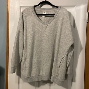 V-neck, sweatshirt with pockets.